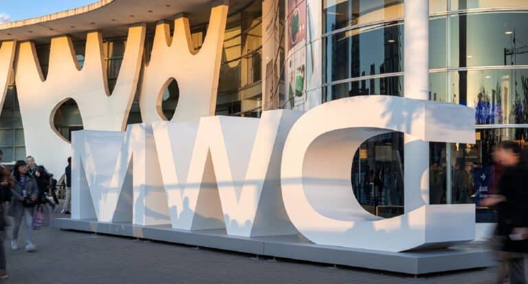 Letra corpórea destacada en el Mobile World Congress 2024.